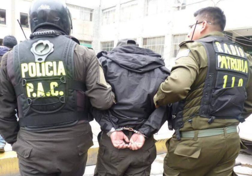El Alto: Policías investigados por extorsión se exponen a ser dados de baja