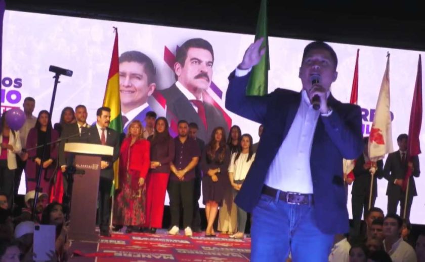 Reyes Villa oficializa a Medrano como postulante a vicepresidente 