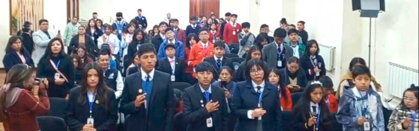 Posesionan a defensores y defensoras escolares