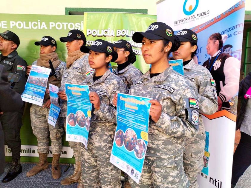 Policía inicia una campaña solidaria para recoger abrigo   