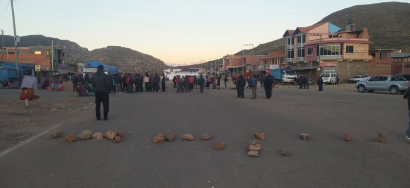 Bloqueadores determinan mantener corte de ruta en Betanzos hasta que lleguen las autoridades