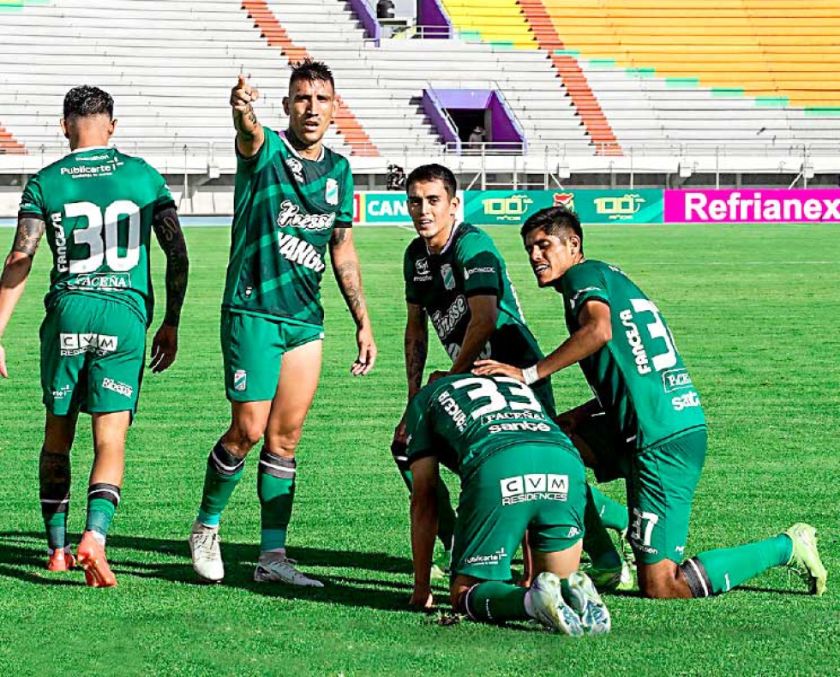 Oriente hace el 'sana, sana' con exfutbolistas del club 