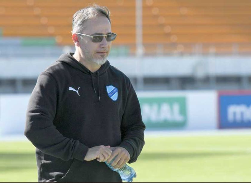 La hinchada de la Academia molesta con el DT Robatto