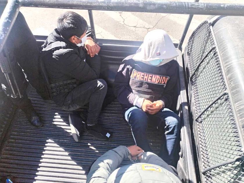 Policía aprehende a tres presuntos lanceros en posesión de celulares y dinero