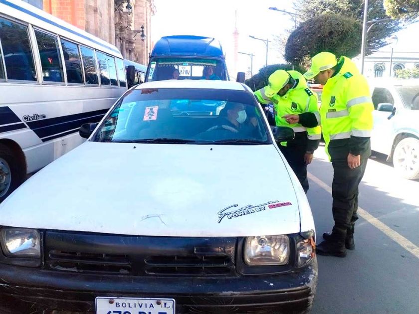 Tránsito lanza campaña para  el uso del cinturón y casco 