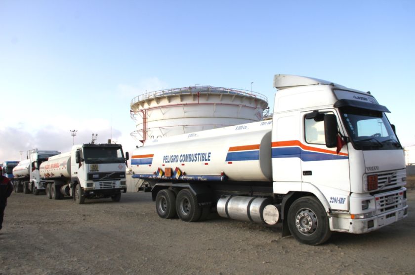 YPFB advierte que bloqueos afectarán provisión de combustible