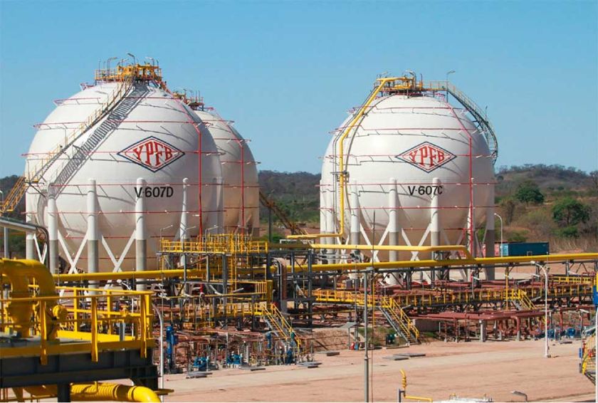 Toman planta y bloquean por combustibles en Pando