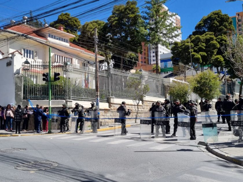 Cívicos sugieren al TSE trabajar en Santa Cruz si no existen las condiciones en La Paz