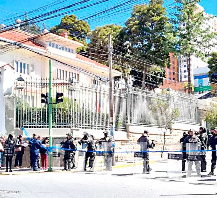 Chuquisaca pide al TSE sesionar en Sucre ante asedio 'evista'