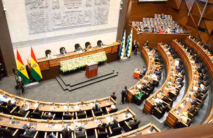 Juez deja sin efecto paralización de  contratos de litio del Salar de Uyuni