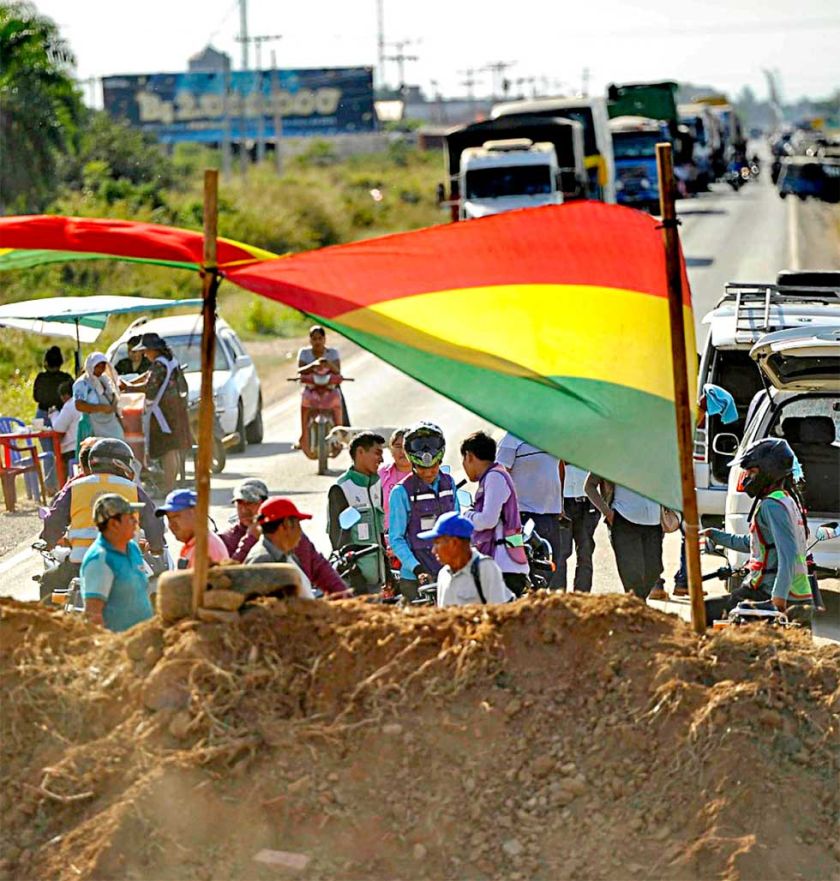 Bloqueos del sector ‘evista’  siguen estrangulando al país