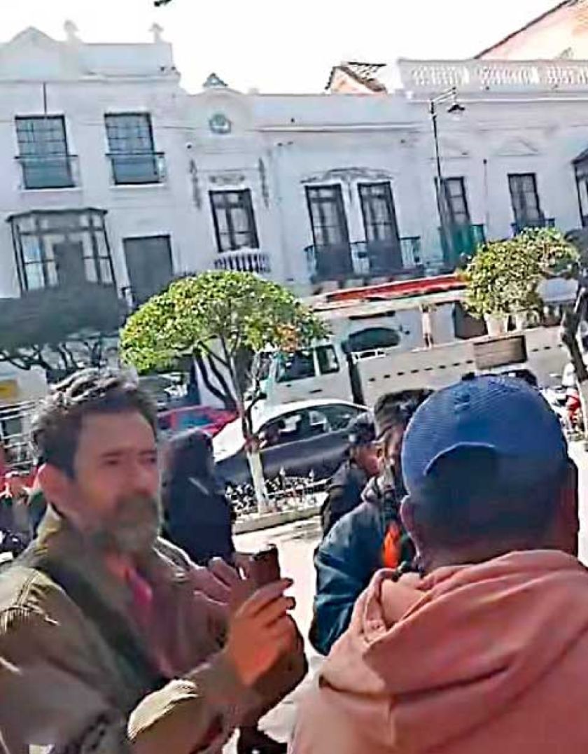 Periodistas se plantan frente a insultos en Sucre