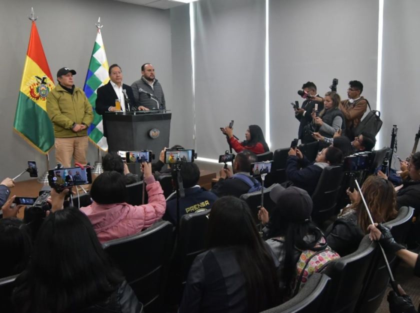 Presidente Arce ordena operativo policial y militar de desbloqueo de rutas