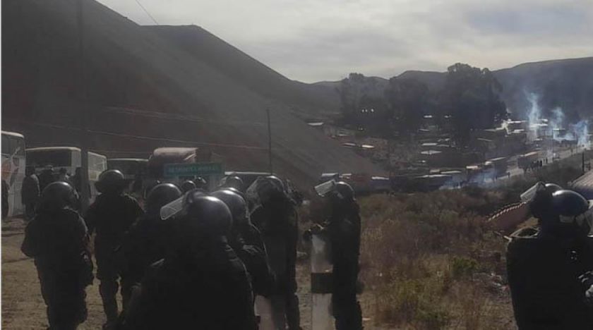 En Huanuni se realiza la autopsia de ley a los tes uniformados fallecidos en Llallagua