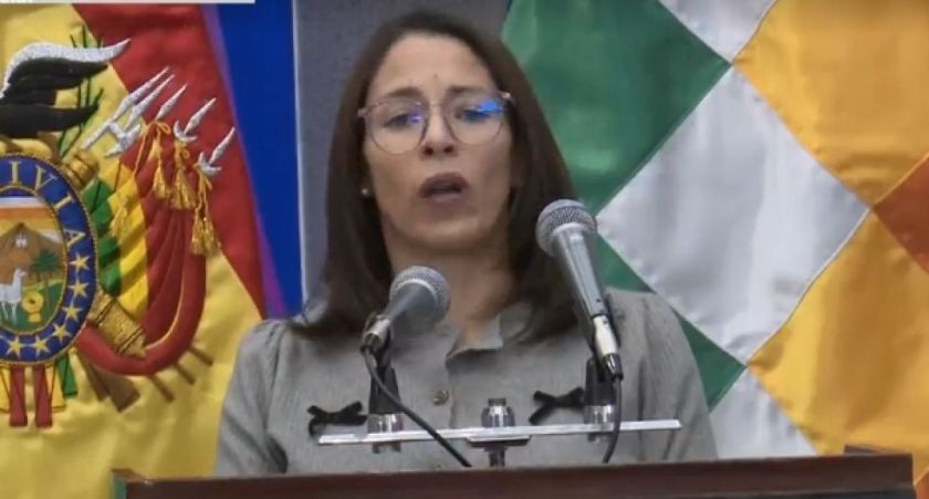 Jessica Saravia es posesionada como nueva ministra de Justicia en reemplazo de César Siles
