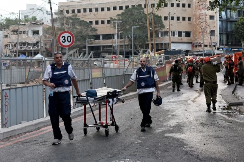 Nueva oleada de ataques de Irán contra Israel deja ocho muertos y casi un centenar de heridos
