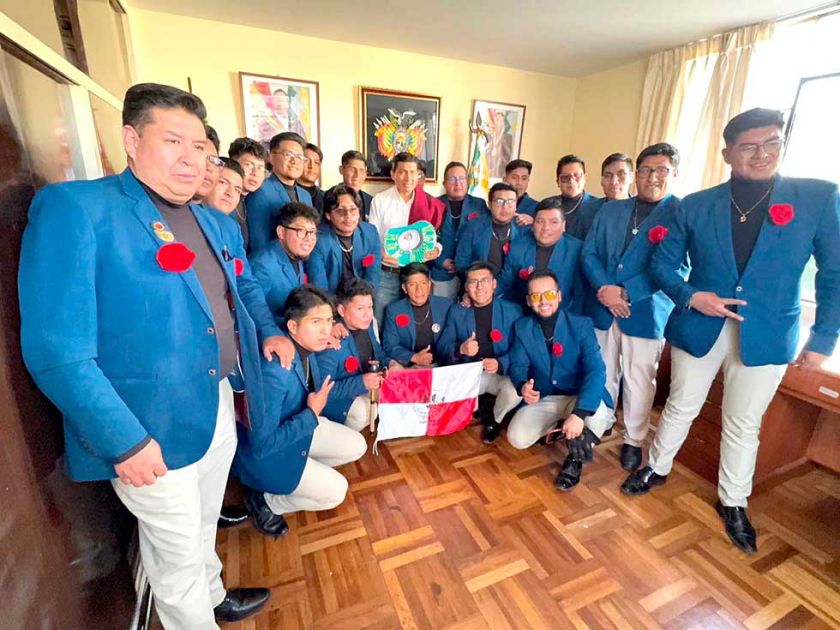 Banda Los más Pendex recibe reconocimiento en Cuzco, Perú