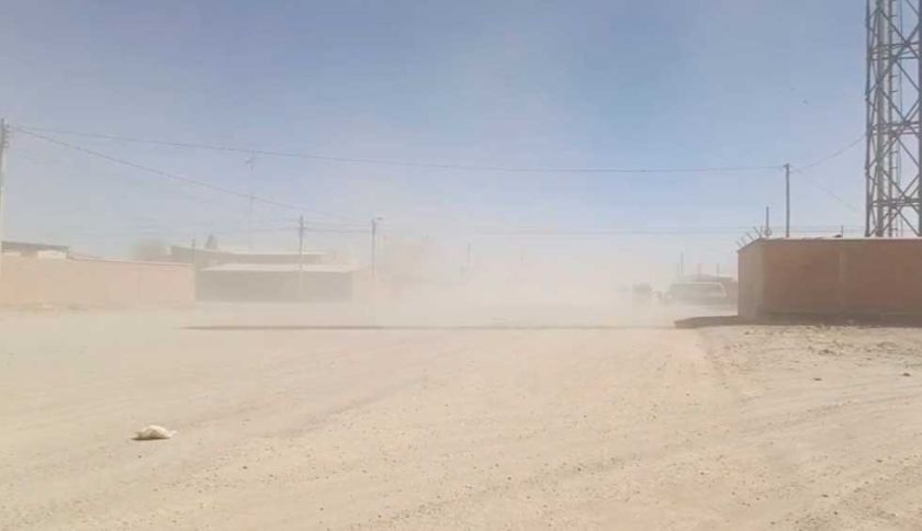 Estudiantes del sudoeste afrontan la crudeza del frío con heladas y viento