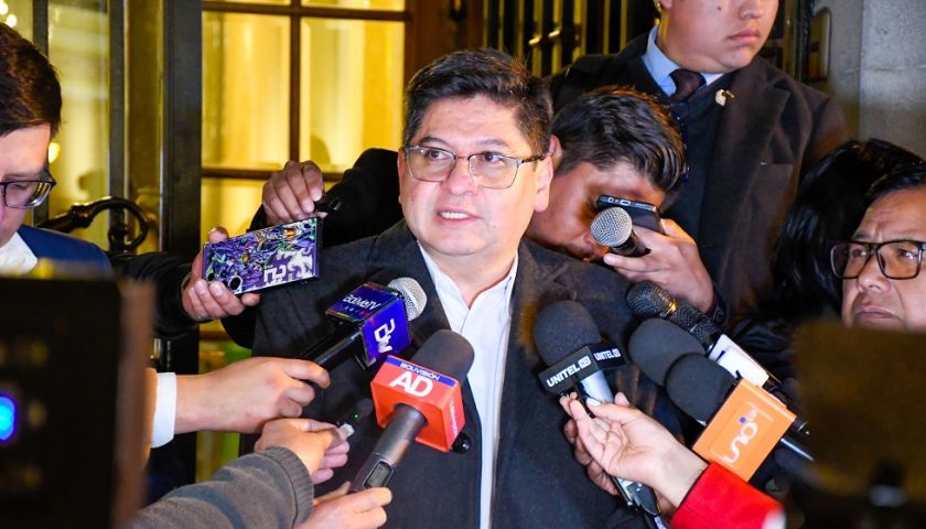 Gobierno necesita $us 2.600 millones para importar combustible y pagar deuda