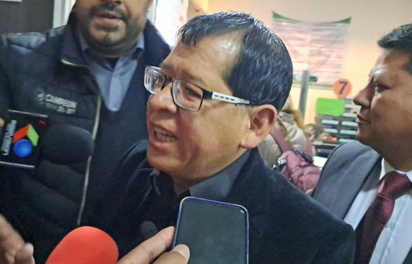 Expresidente del Tribunal de Justicia de La Paz se presenta a la Fiscalía y asegura que es inocente