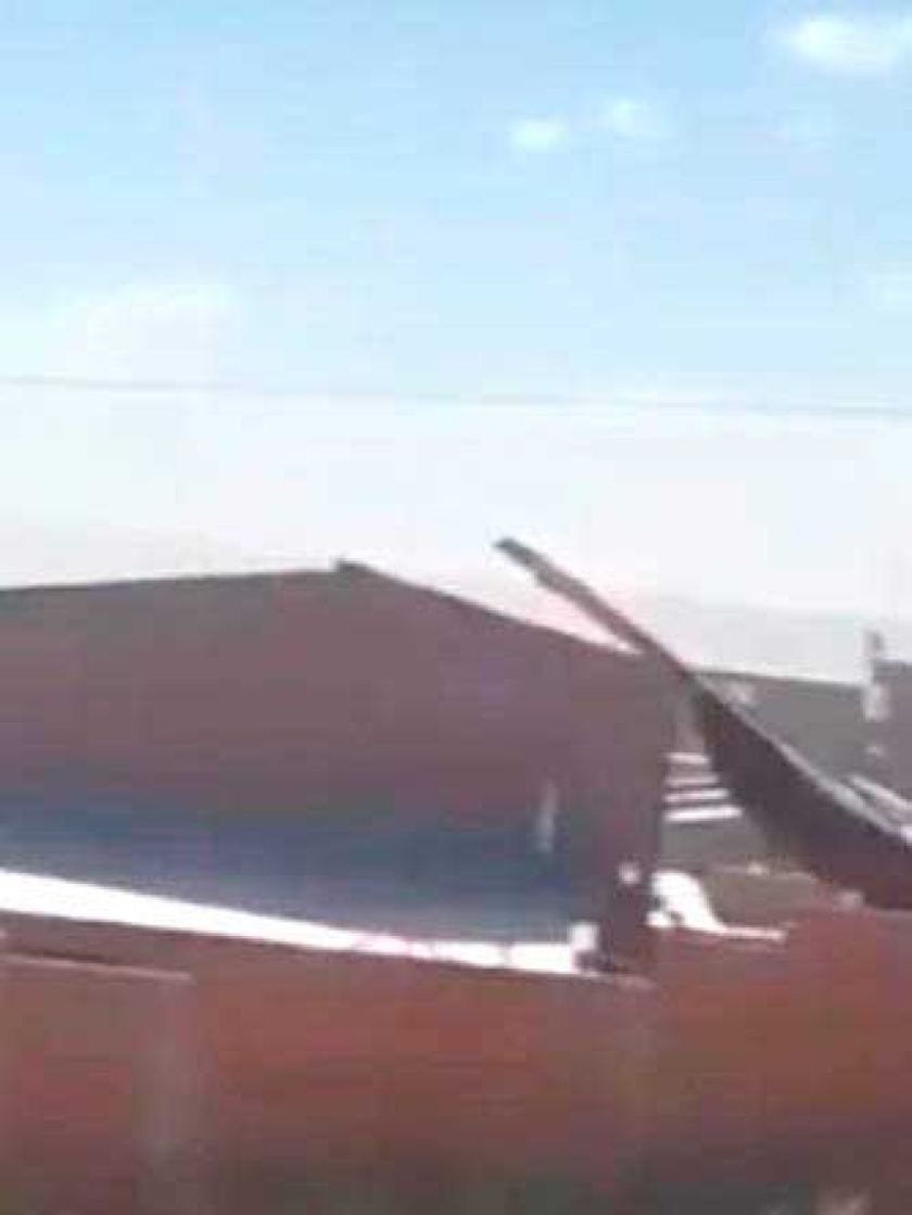 Fuertes vientos arrasan los techos de varias viviendas 