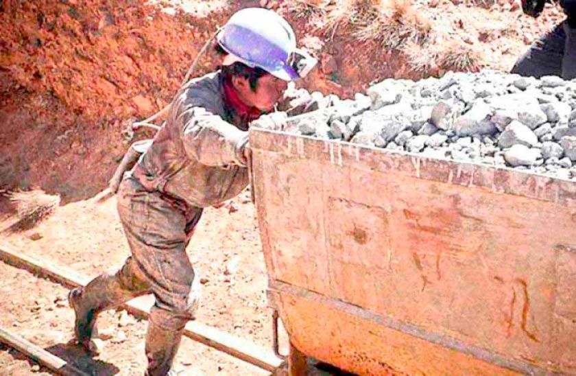 Menores trabajadores piden frenar la inseguridad laboral en las minas de Potosí