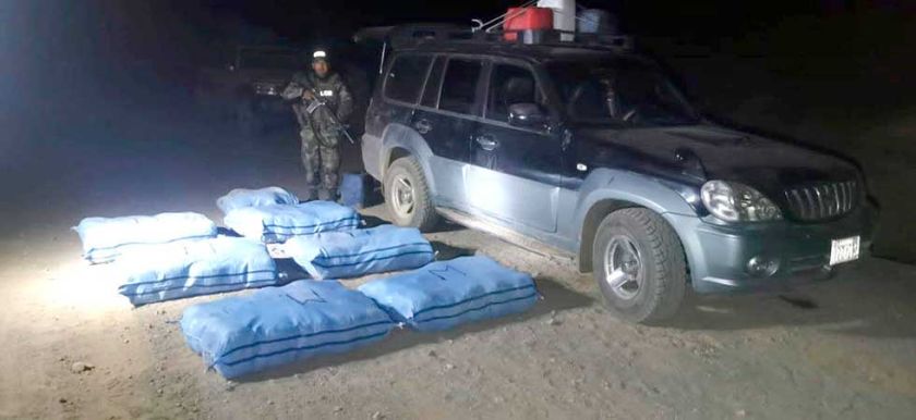 Felcn halla camioneta  con marihuana tras  evadir control policial