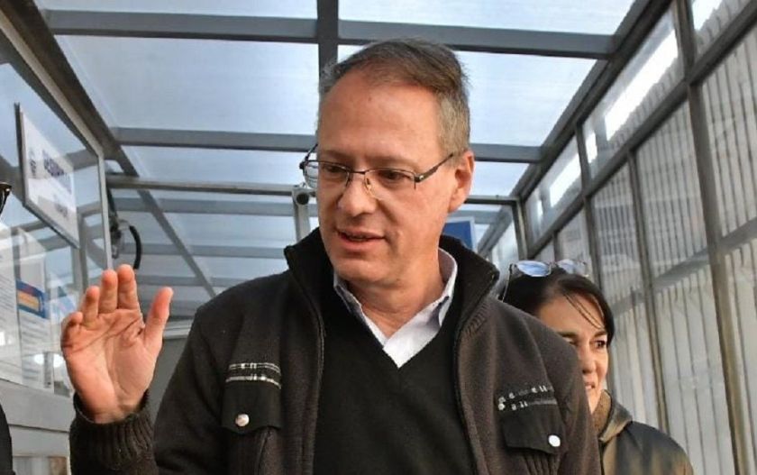 Jaime Dunn llega al TSE para inscribir su candidatura a la Presidencia