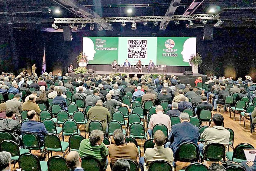Líderes de la oposición proponen el fin del control estatal del sector productivo
