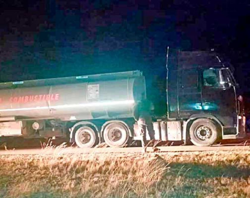 Muere chofer arrollado por su propia cisterna