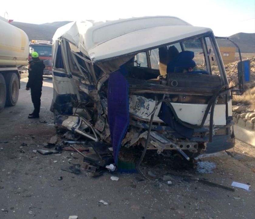 Colisión de una camioneta con un bus “Civilian” deja 19 heridos, a la altura del retén Plahipo