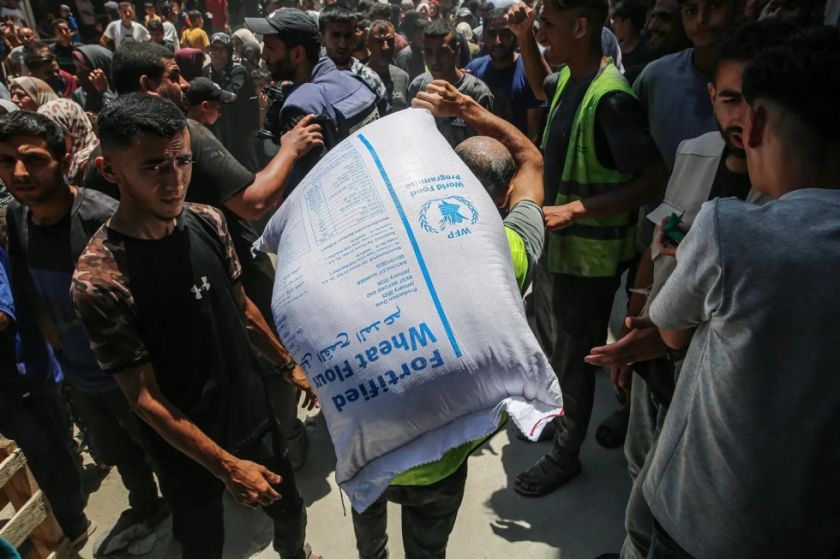 Israel mata al menos a 50 palestinos en Gaza, siete de ellos mientras aguardaban comida