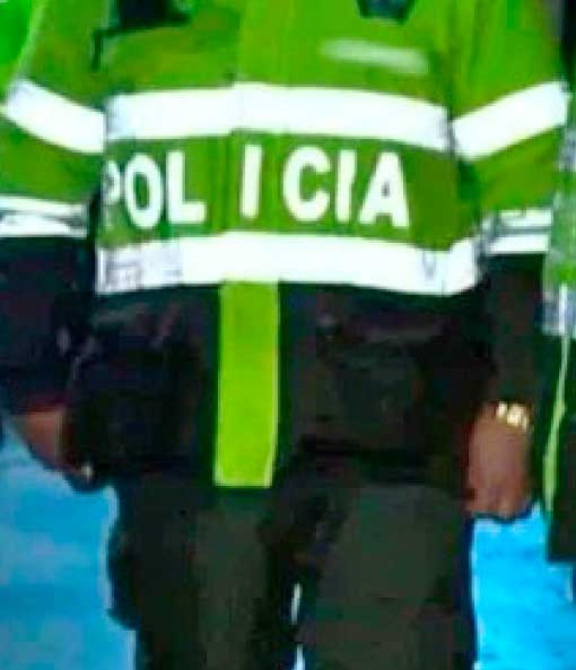 Vehículo embiste a policía  que acudía a un operativo
