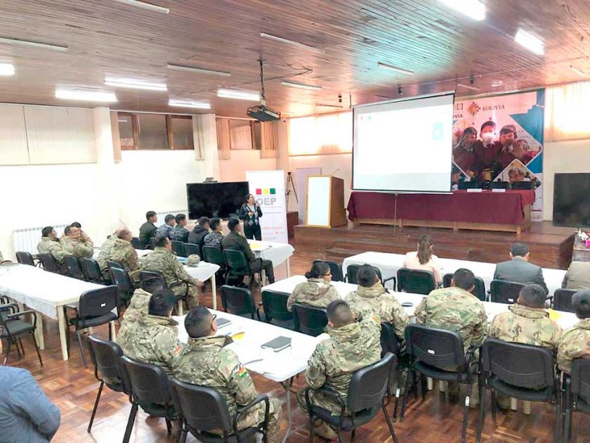 Capacitan sobre cadena de custodia de material electoral