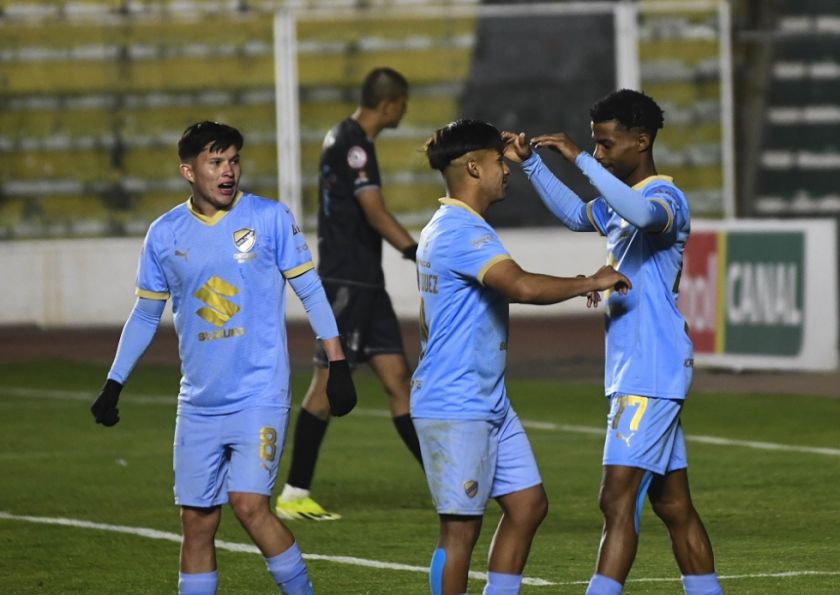 Bolívar golea a Independiente