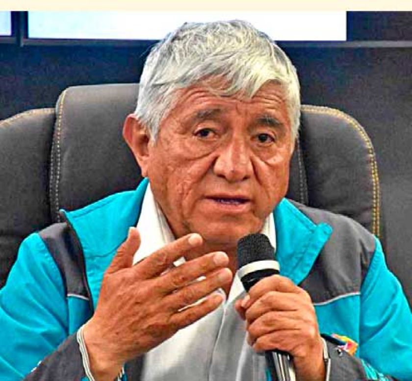 Arias propone adelantar la transmisión de mando