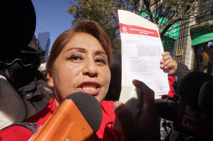 Presentan denuncia penal contra Ruth Nina y exigen su aprehensión inmediata