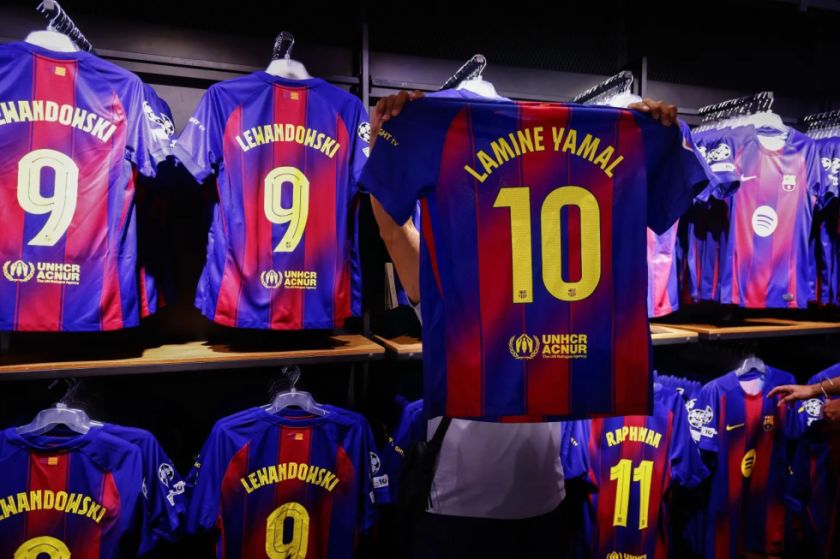 Lamine Yamal heredará el ’10’ de Messi, Maradona, Ronaldinho y Romario