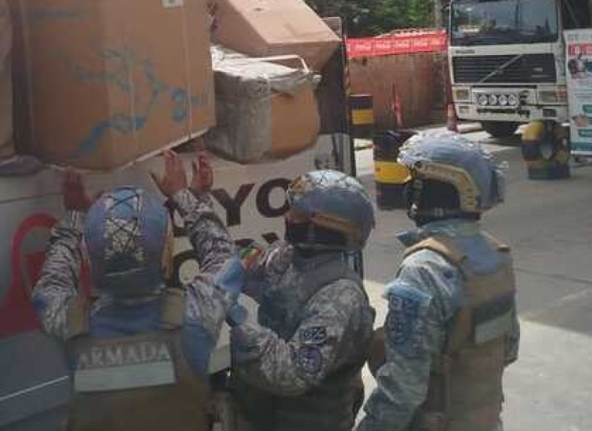 Comerciantes atacan a militares en Bermejo para impedir decomiso de mercadería