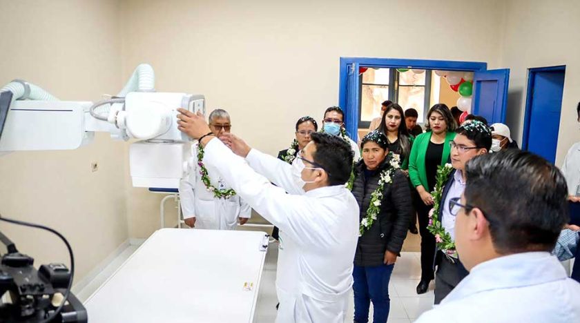 Gobernador Copa entrega equipamiento al Hospital Bracamonte y anuncia proyectos