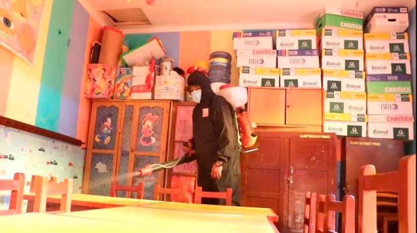 Alcaldía inicia trabajos de desinfección de las unidades educativas de Potosí