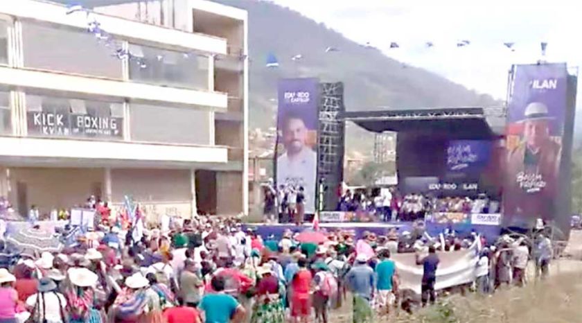 Evistas atacan con piedras acto de Eduardo Del Castillo