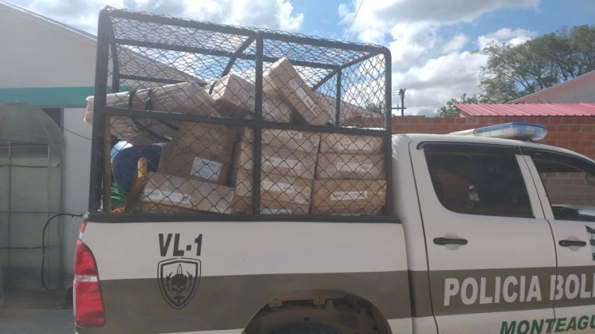 El Alto: Sorprenden a funcionario de diputada evista tomando fotos a un centro de material electoral