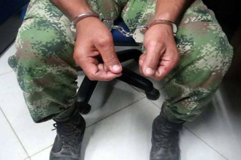 Aprehenden a 5 militares por permitir paso de camiones con contrabando en Oruro