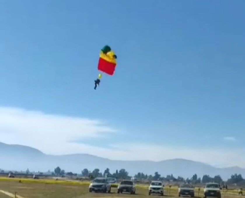 Una militar sufre un accidente durante un salto con paracaídas en Cochabamba
