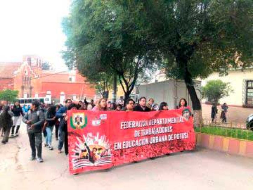 El magisterio urbano de Potosí marcha esta tarde por su pliego petitorio
