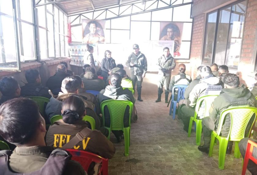 Fortalecen capacitación al personal policial en Norte Potosí rumbo a las elecciones