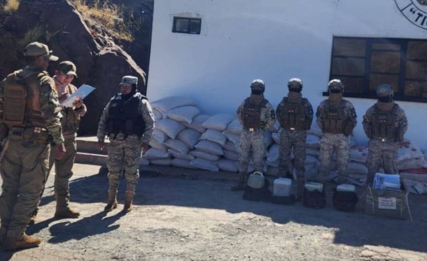 Contrabando a la inversa: Armada evita salida de productos en operativo en Tiquina
