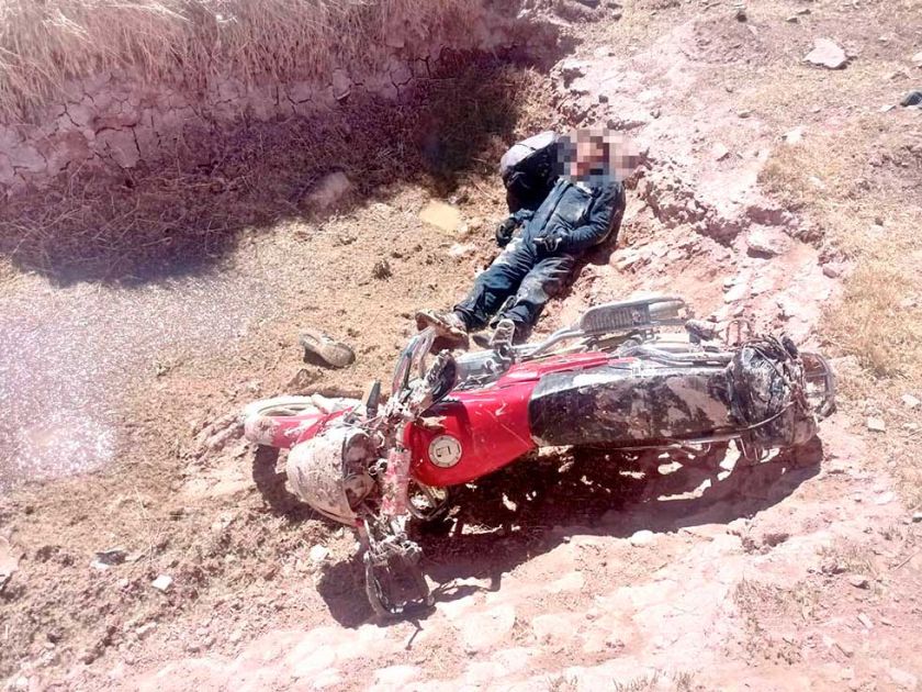 Tragedia en Pampa Tambo: joven motociclista muere tras caer en una curva 