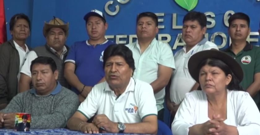 Evo Morales convoca al voto nulo en su “mensaje” a Bolivia rodeado de sus seguidores